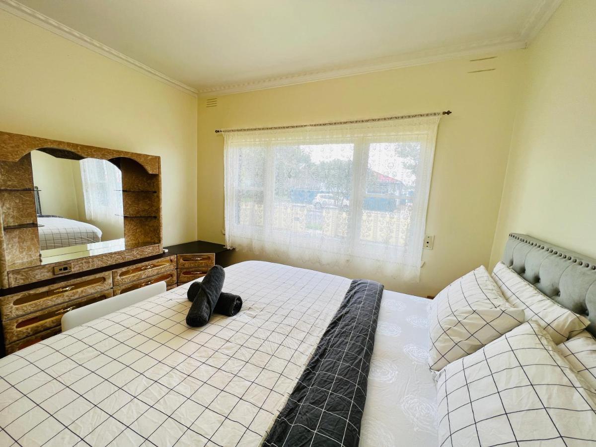 Cosy 4br 15 Minutes Away From Melbourne Airport Homestay St Albans