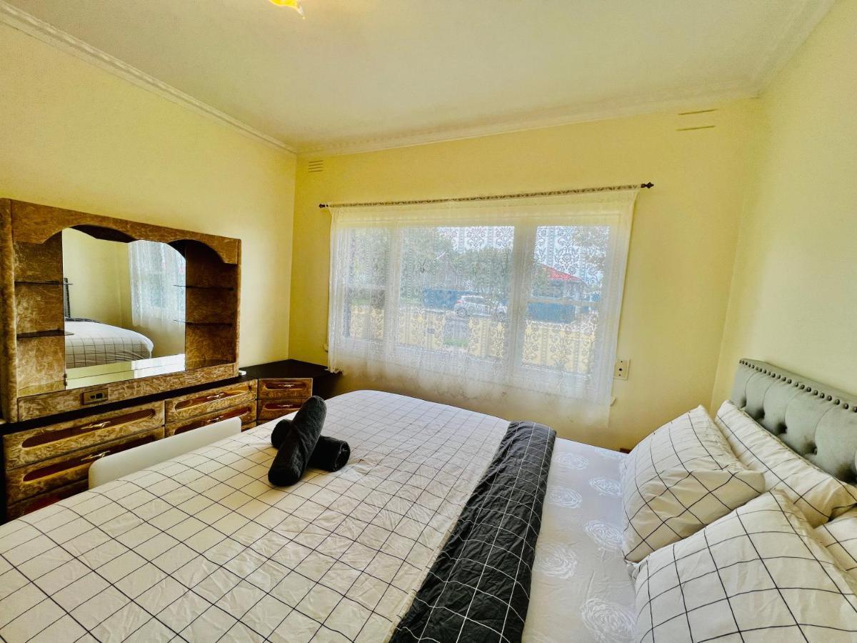 Cosy 4br 15 Minutes Away From Melbourne Airport Homestay St Albans