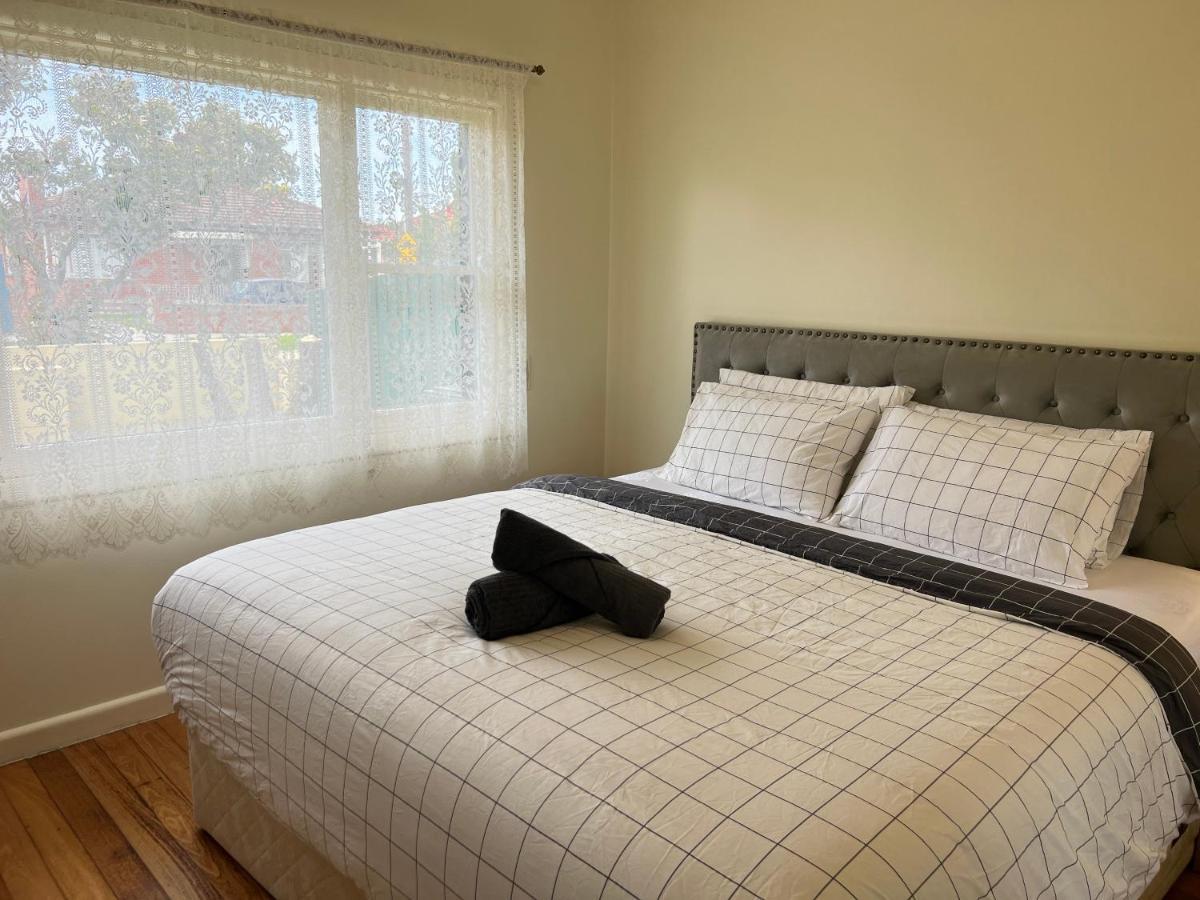 Cosy 4br 15 Minutes Away From Melbourne Airport Homestay St Albans